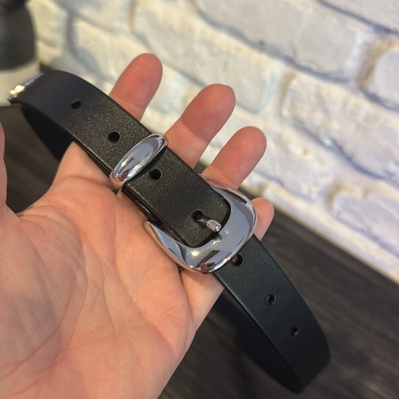 Madewell- women’s Black Leather Belt - Picture 3 of 5